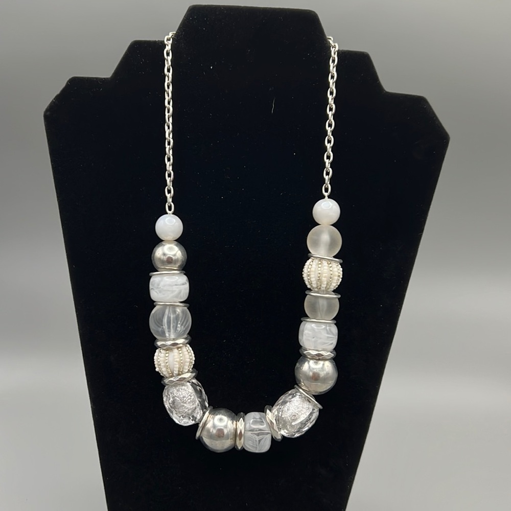 💚💚NY Silver and Multi Color Bead Nexklace💚💚